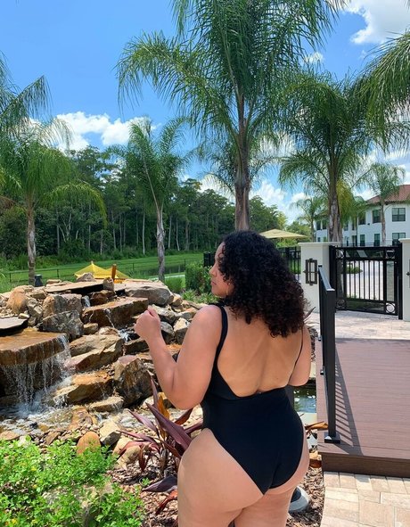 Deanelizyunes onlyfans photo