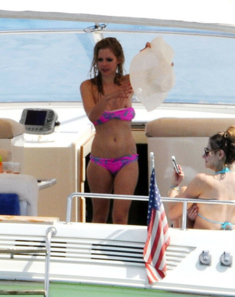 Avril Levigne free only fans