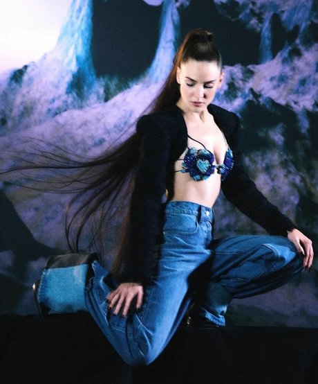 Alina Boz onlyfans strip tease