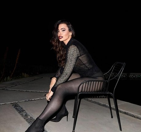 Sophie Simmons topless onlyfans