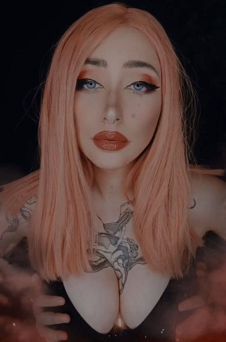 Evolet Asmr is on onlyfans