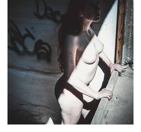 Danielle Holzman nude only fans leaks