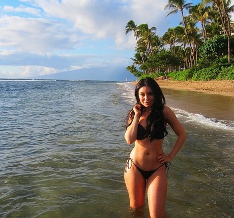 Uldouz Wallace onlyfans exposed