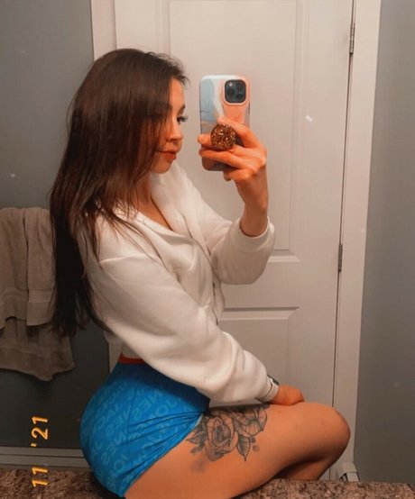 lilravebby onlyfans naked pics