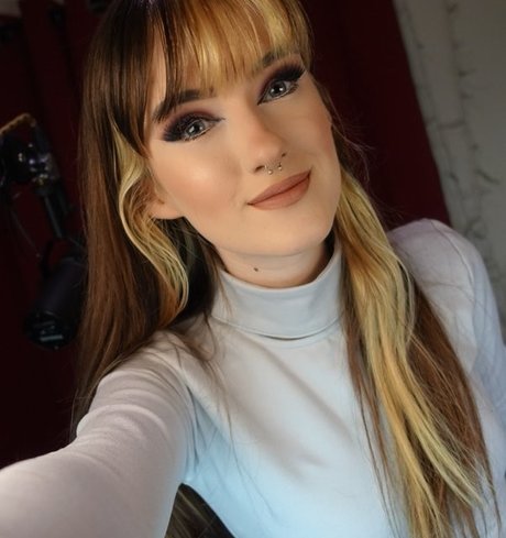 Ashi desnuda onlyfans