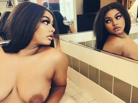 Leah Layne onlyfans lesk