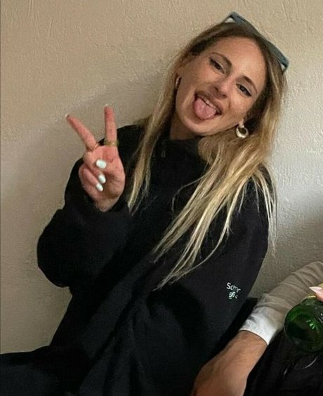 Sophia Zisi onlyfans model photos