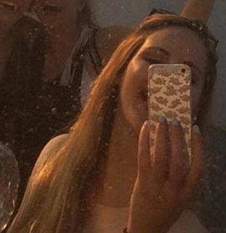 Sophia Zisi onlyfans creator