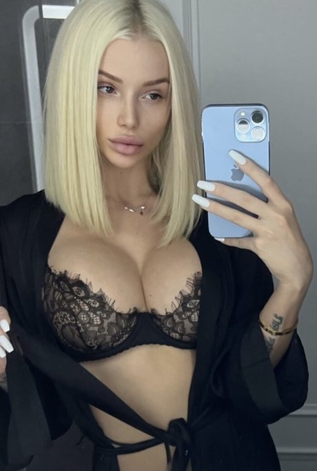 Liza Vdovina onlyfans photos