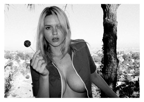 Elle Brittain onlyfans leak ass