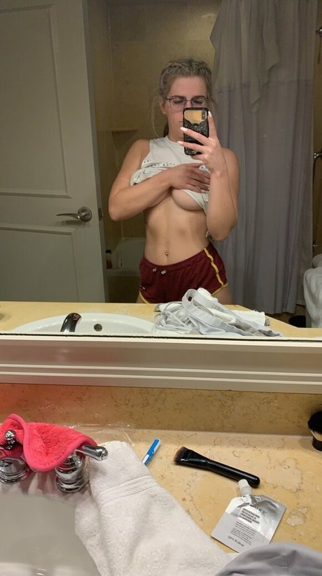 juustjuliaa2 naked onlyfans leaked