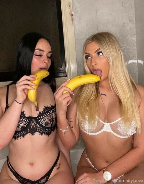 monchymoo onlyfans model photo