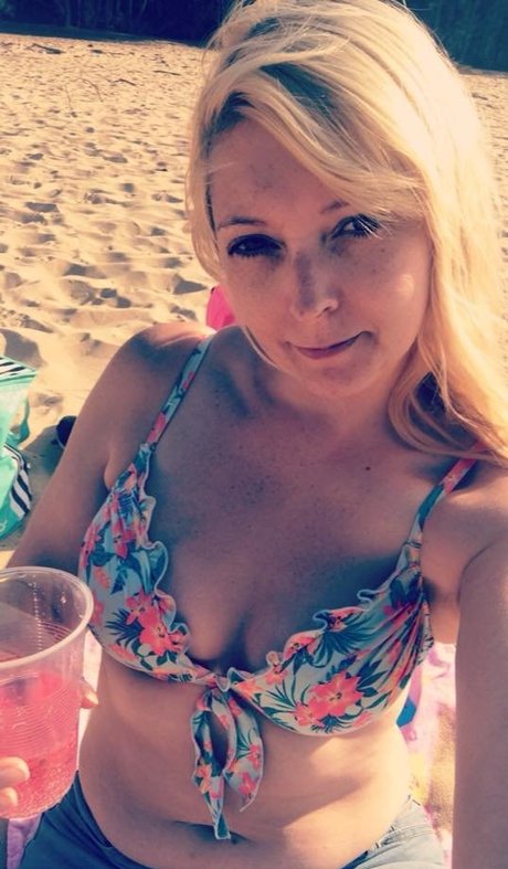 knees onlyfans free artwork