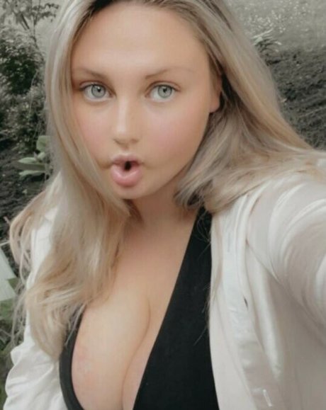 Emma Burzynski onlyfans pictures