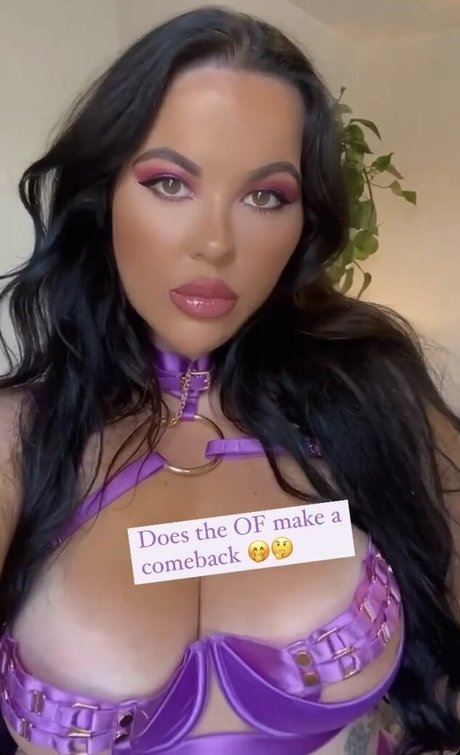 Laratheloser On Insta onlyfans leaks.