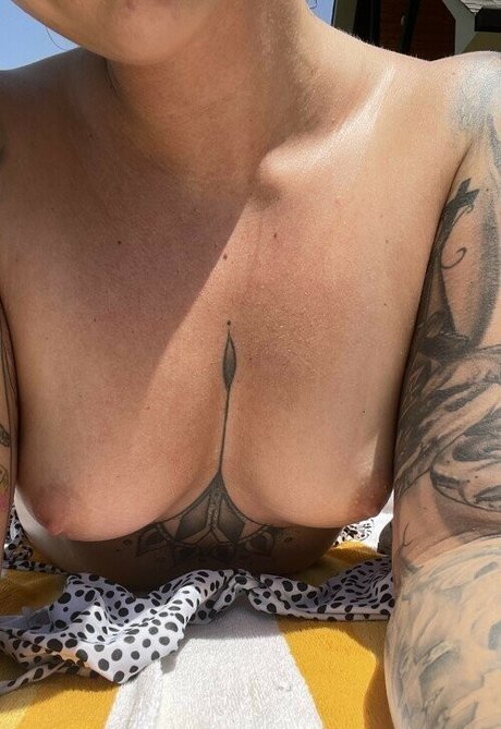 casadyarobertson onlyfans explicit content