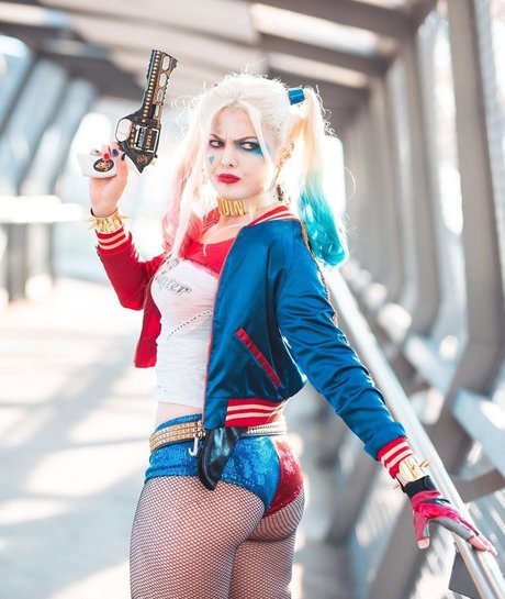 Infamousbylaura pics onlyfans