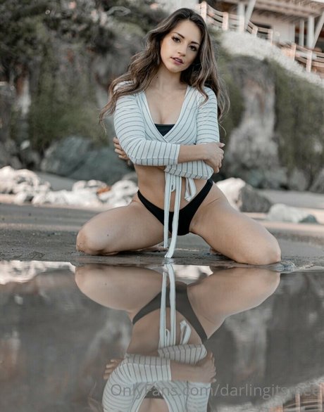 darlingitsmee onlyfans model images