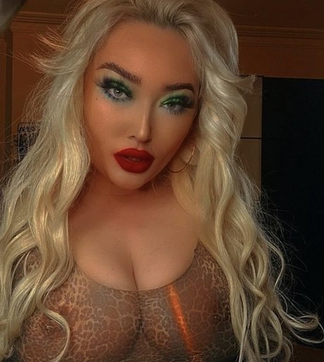 cherryb0mbxo only fans photos