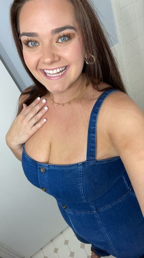 LetsSeeTheWorld05 onlyfans desnuda