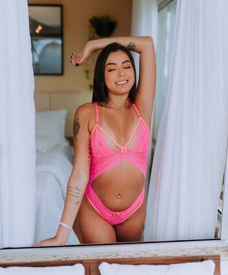 Naty Carolinne nude only fans