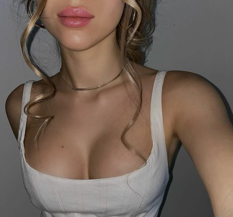 badassarina onlyfans fotos