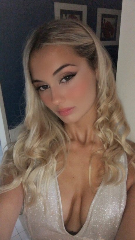 Cande Simoneit desnuda onlyfans