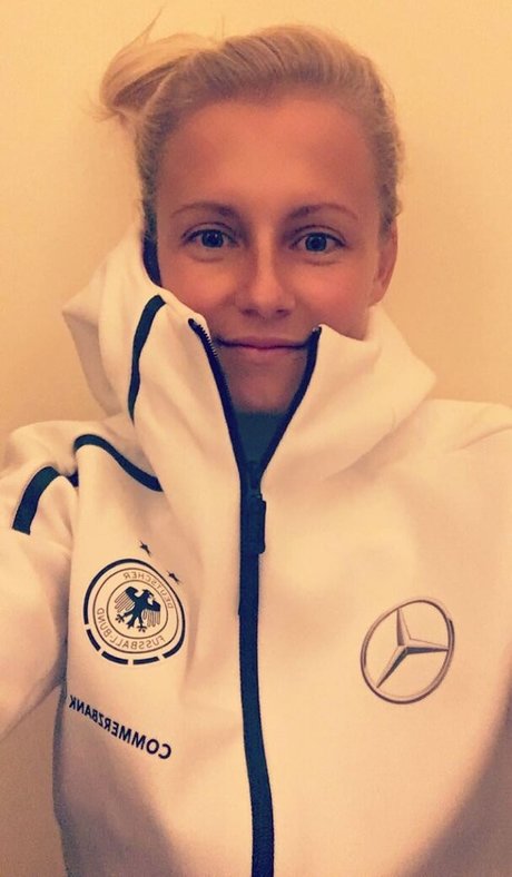 Julia Simic onlyfans leaks