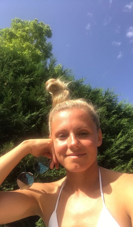 blonde ass onlyfans top still