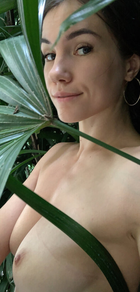 Sasha555bae onlyfans content type