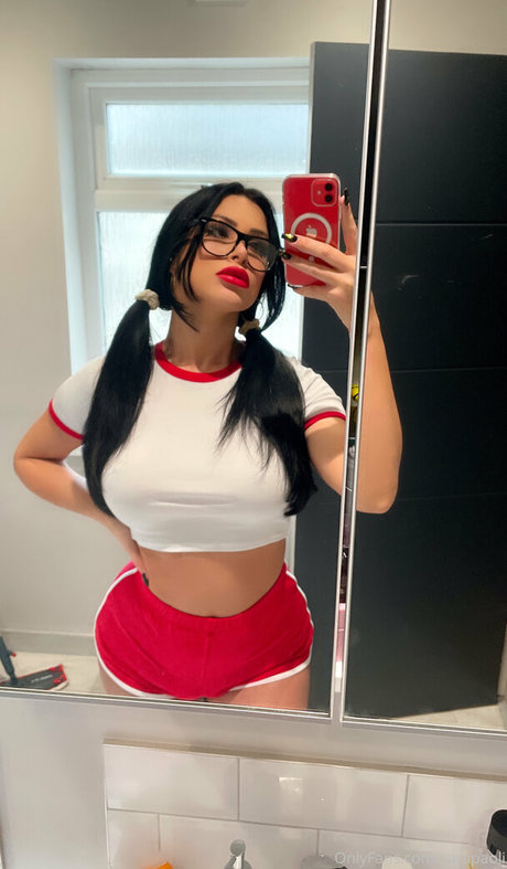 Yara Paoli only fans pics