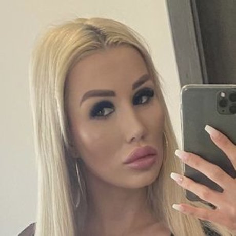 Patty Michova nude onlyfans leak