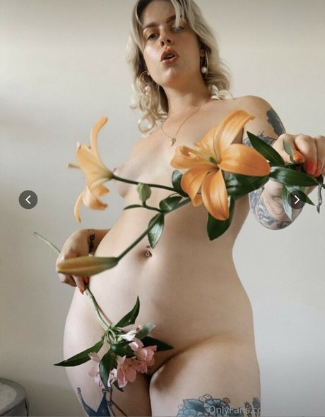 Soph Lewis onlyfans tits