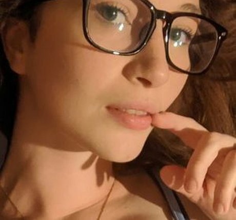 sophietsune is on onlyfans