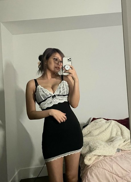 YoonHyoonAikuros onlyfans naked pics