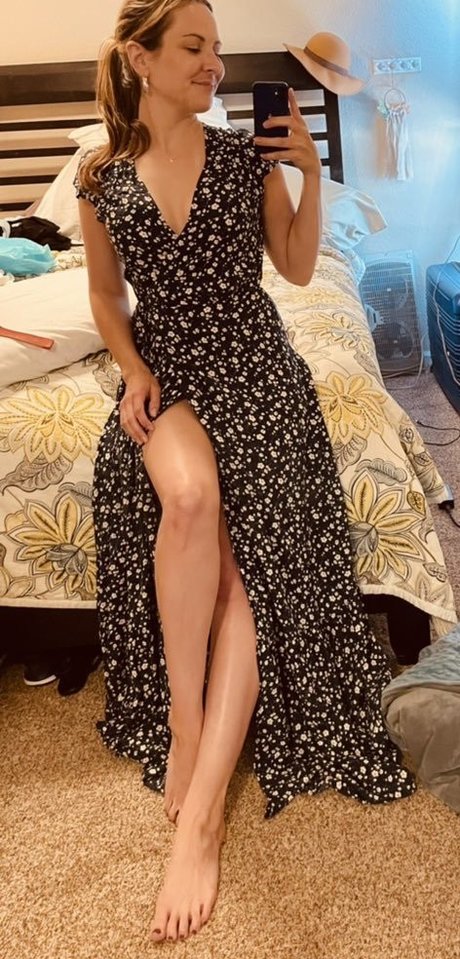 Junescleavage nude only fans leaks