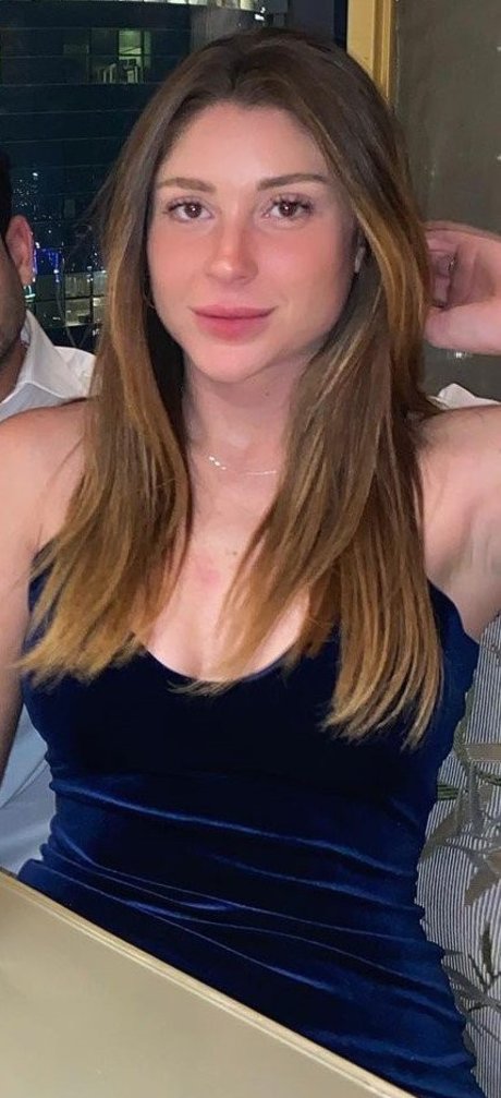 Mia Bar strip onlyfans