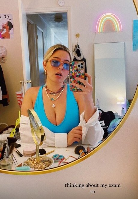 Emma Topps onlyfans tits