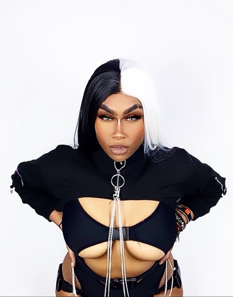 Tenuzen feet onlyfans