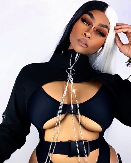 Tenuzen naked only fans