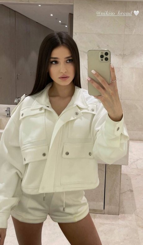 Alexandra Zavrazzhnova onlyfans leaks free