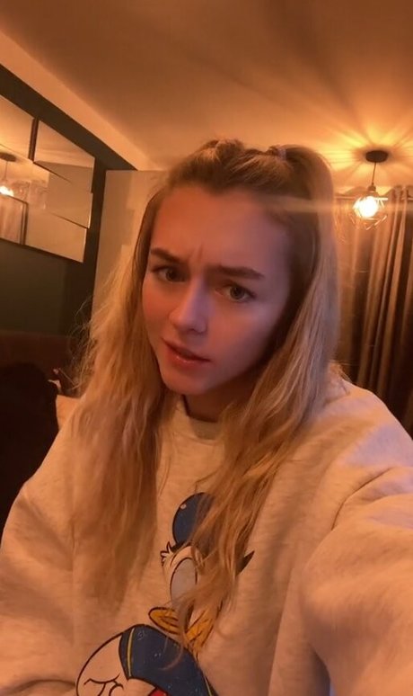 Olivia Bennett123 onlyfans leak nudes