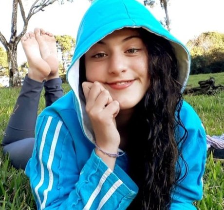 Friend s Pretty Feet only fans leak nude