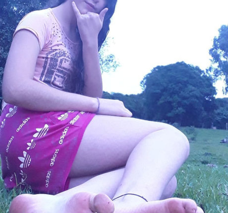 Friend s Pretty Feet onlyfans star
