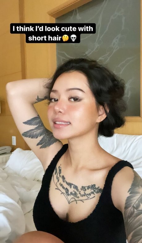 Bella Porch onlyfans topless