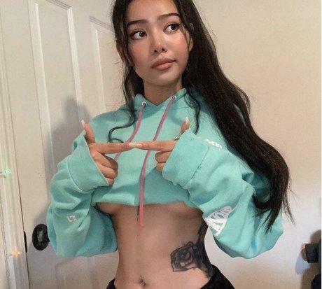 Bella Porch onlyfans pics