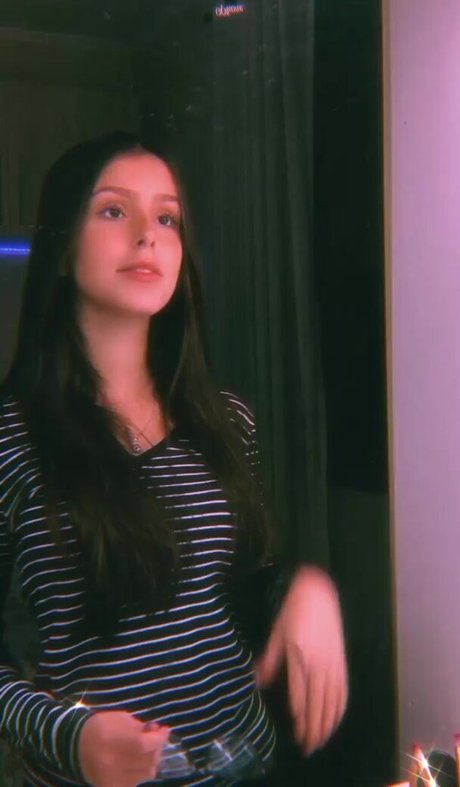 Iza Almeida onlyfans tits