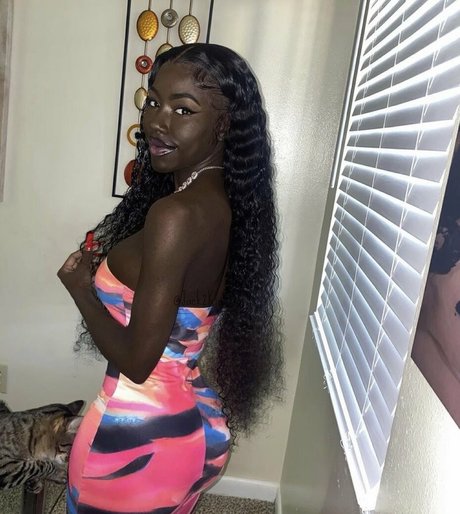 Cyn Kaine onlyfans leaked