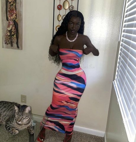 Cyn Kaine topless onlyfans