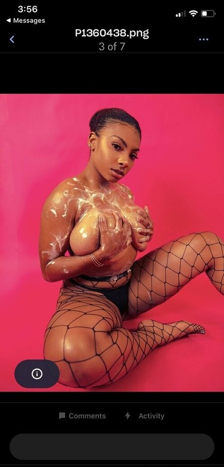 Julie Silver onlyfans ass